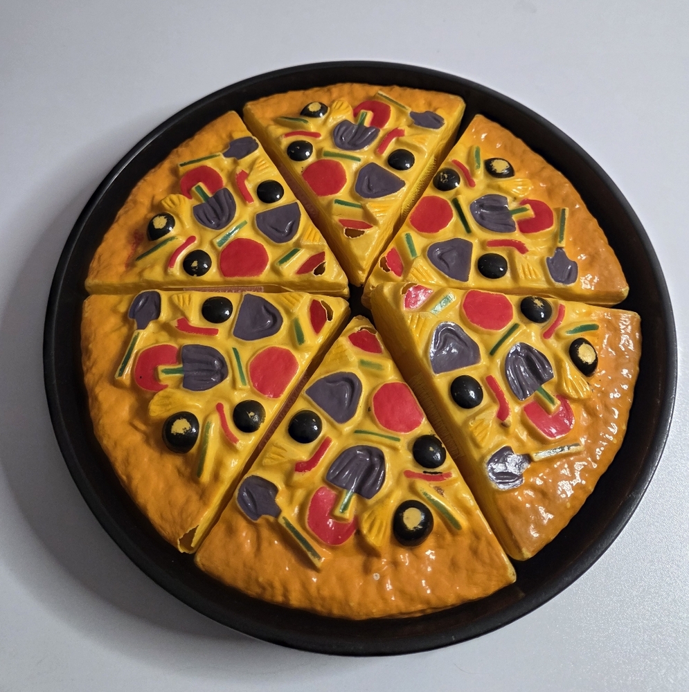 Vintage 1993 Redbox Deep Dish Pizza With Original Dish/6 Slices of Pizza